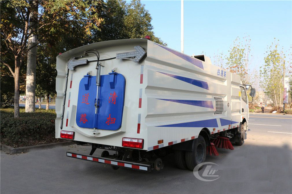 不上牌2.5方水 5方塵東風(fēng)多利卡掃路車 不上牌2.5方水 5方塵東風(fēng)多利卡掃路車