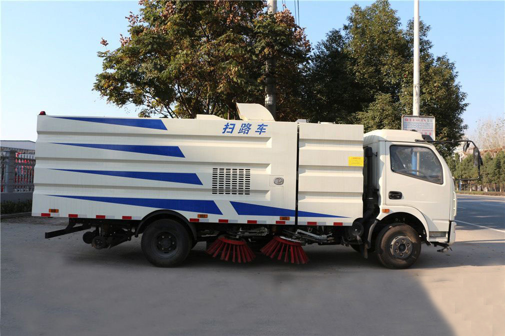 不上牌2.5方水 5方塵東風(fēng)多利卡掃路車 不上牌2.5方水 5方塵東風(fēng)多利卡掃路車