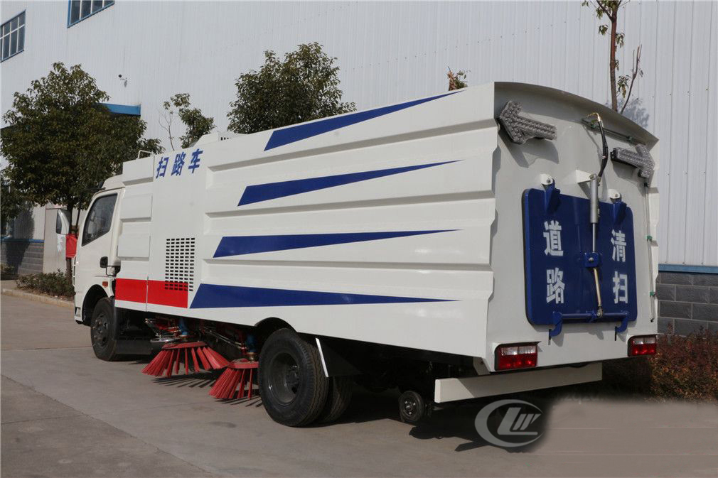 不上牌2.5方水 5方塵東風(fēng)多利卡掃路車 不上牌2.5方水 5方塵東風(fēng)多利卡掃路車